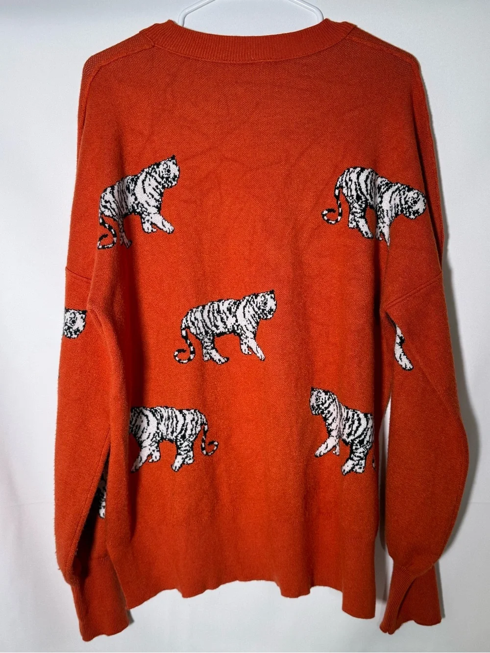 Source Unknown Orange Crewneck Sweater with Black-and-White Tiger Motif